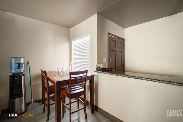 1912 Wilson Road, Bakersfield, CA 93304