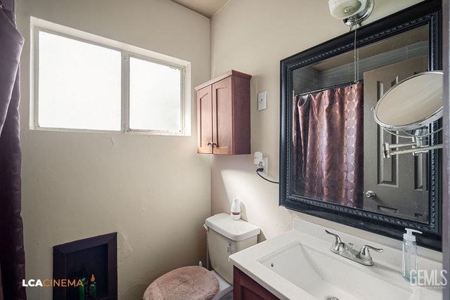 1912 Wilson Road, Bakersfield, CA 93304