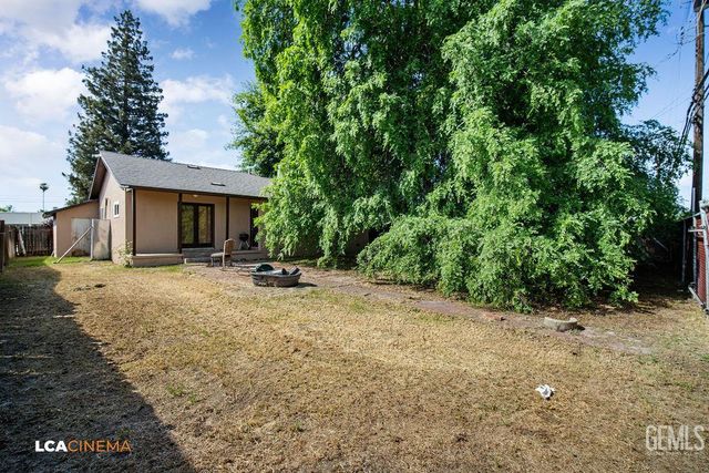 1912 Wilson Road, Bakersfield, CA 93304