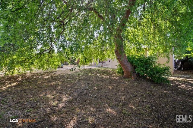 1912 Wilson Road, Bakersfield, CA 93304