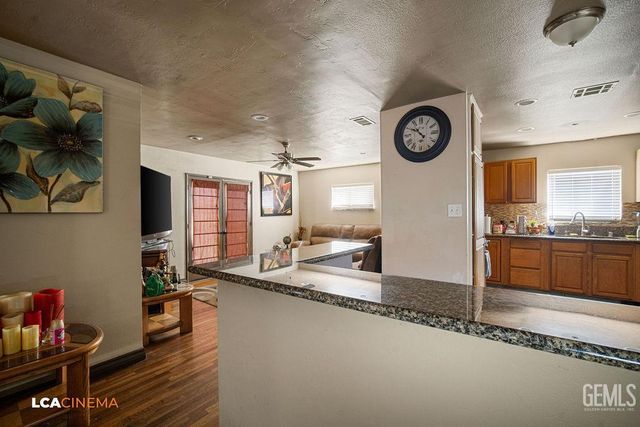 1912 Wilson Road, Bakersfield, CA 93304