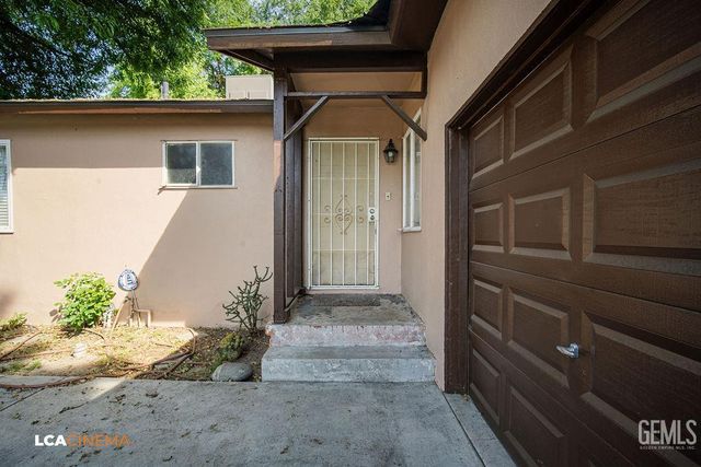 1912 Wilson Road, Bakersfield, CA 93304