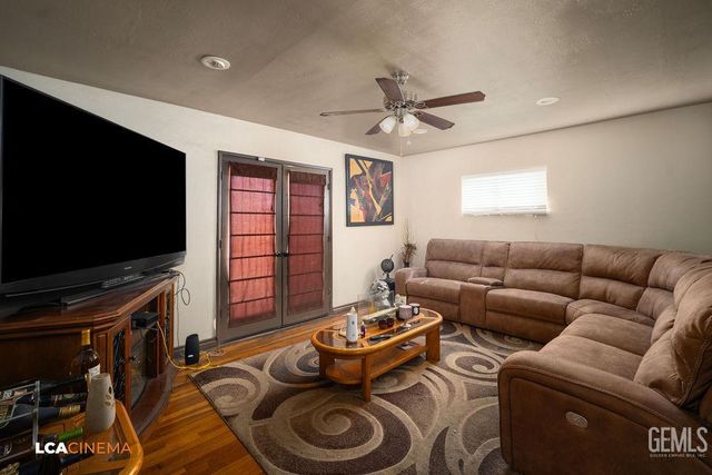 1912 Wilson Road, Bakersfield, CA 93304