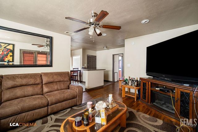 1912 Wilson Road, Bakersfield, CA 93304