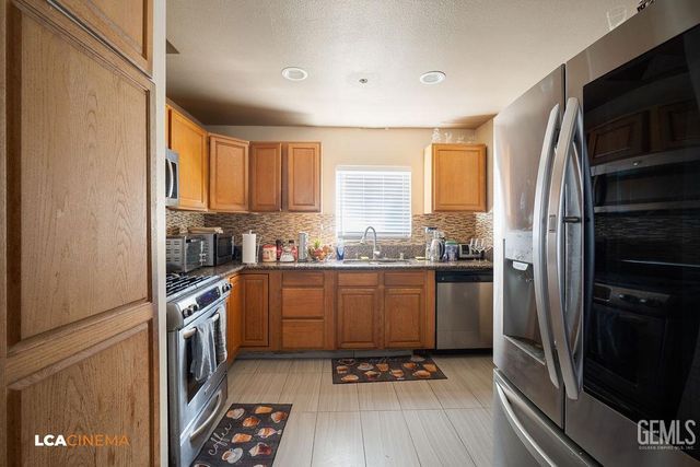 1912 Wilson Road, Bakersfield, CA 93304