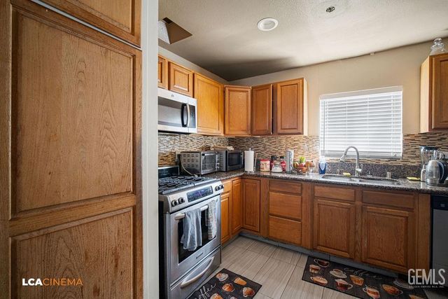 1912 Wilson Road, Bakersfield, CA 93304