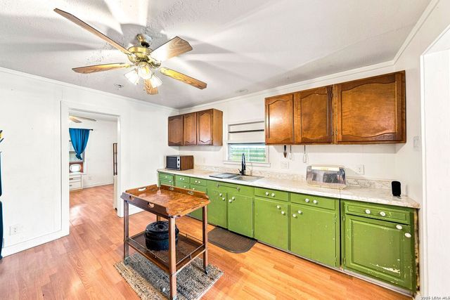 3330 W Laurel St, San Antonio, TX 78228