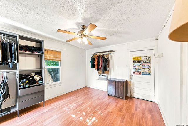 3330 W Laurel St, San Antonio, TX 78228