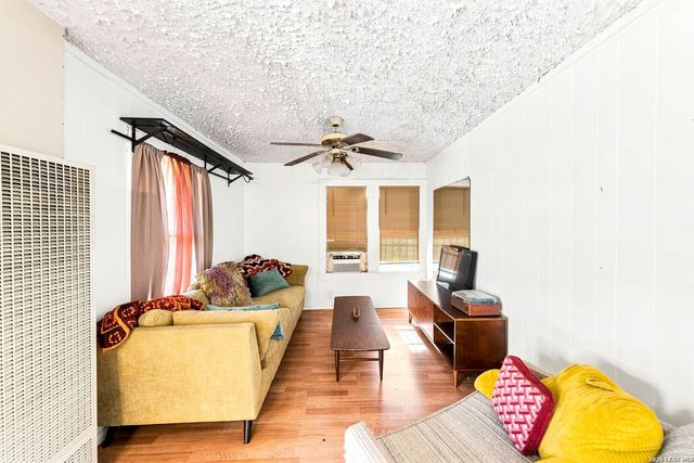 3330 W Laurel St, San Antonio, TX 78228