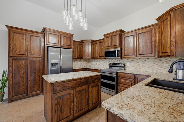 806 Birch Circle, Van Alstyne, TX 75495