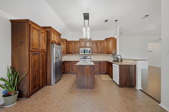 806 Birch Circle, Van Alstyne, TX 75495