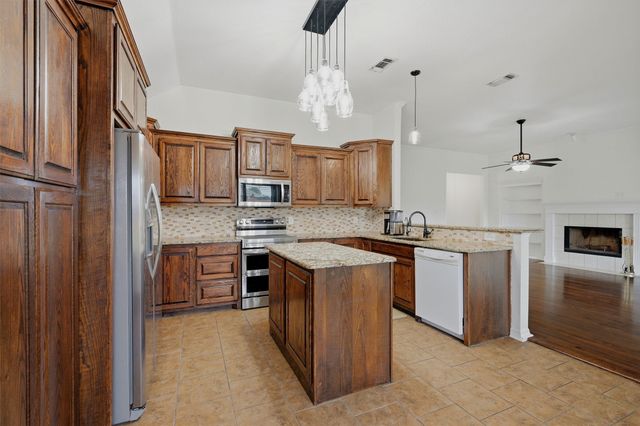 806 Birch Circle, Van Alstyne, TX 75495