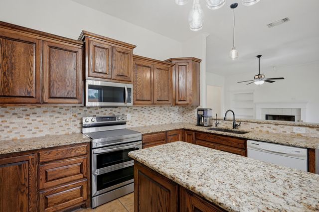 806 Birch Circle, Van Alstyne, TX 75495