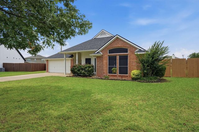 806 Birch Circle, Van Alstyne, TX 75495