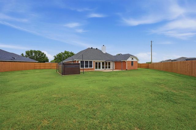 806 Birch Circle, Van Alstyne, TX 75495