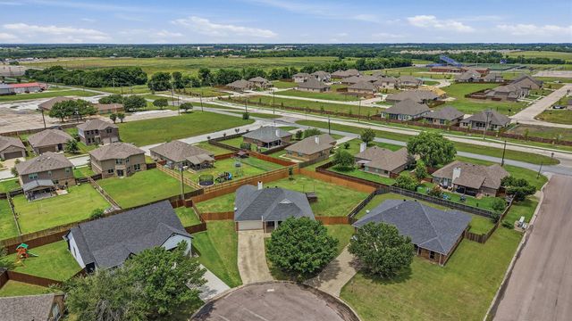 806 Birch Circle, Van Alstyne, TX 75495