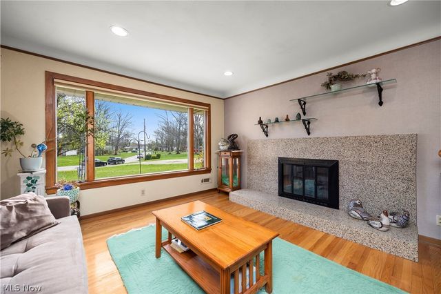 7564 Winding Way, Brecksville, OH 44141