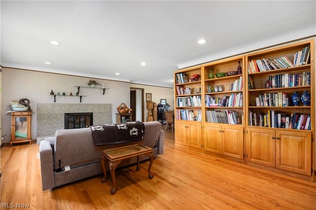 7564 Winding Way, Brecksville, OH 44141