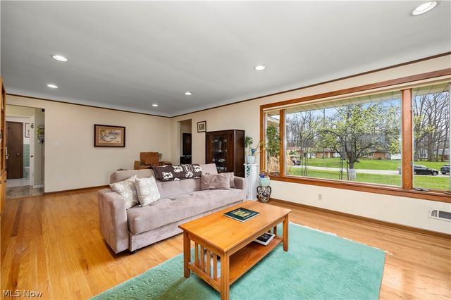 7564 Winding Way, Brecksville, OH 44141