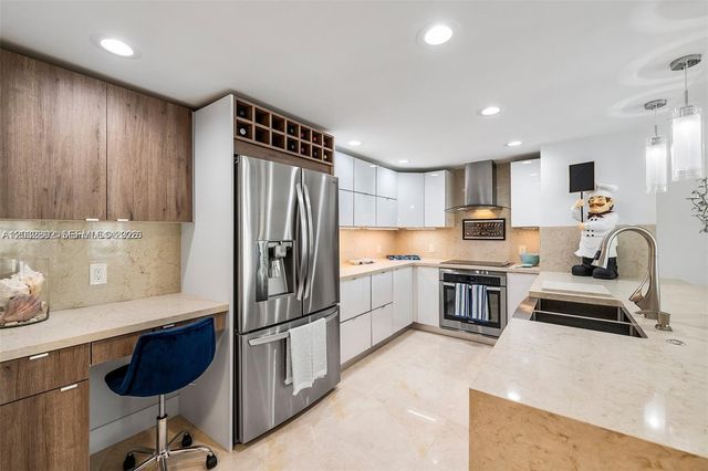 1149 Hillsboro Mile 608, Hillsboro Beach, FL 33062