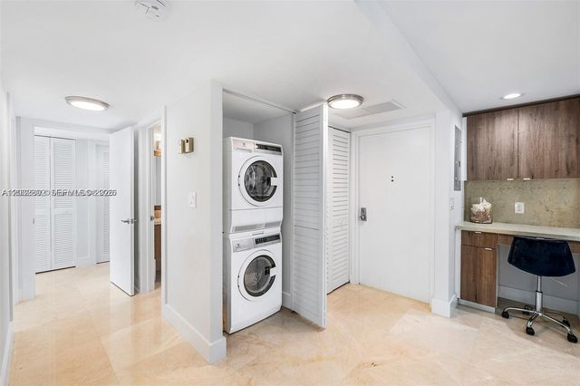 1149 Hillsboro Mile 608, Hillsboro Beach, FL 33062