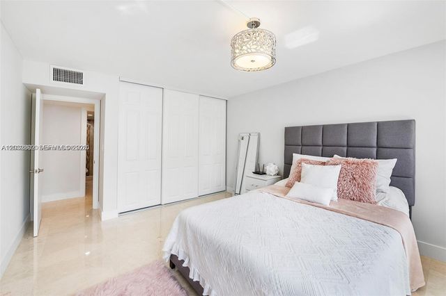 1149 Hillsboro Mile 608, Hillsboro Beach, FL 33062