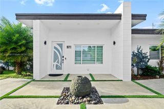 971 NE 113th St, Biscayne Park, FL 33161