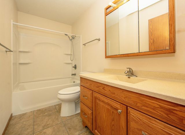 4009 Sager Ave, Waterloo, IA 50701