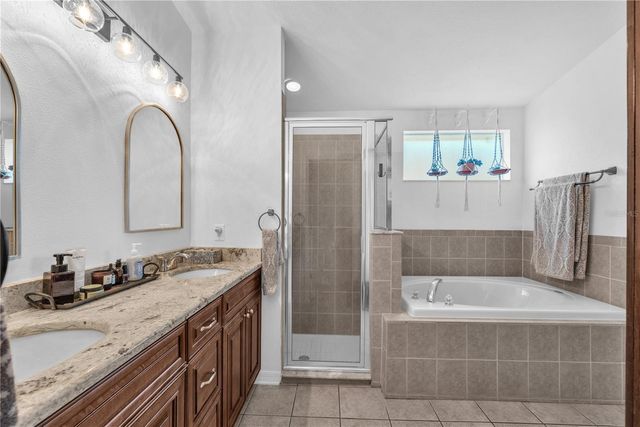16316 BRIDGEGLADE LANE, Lithia, FL 33547