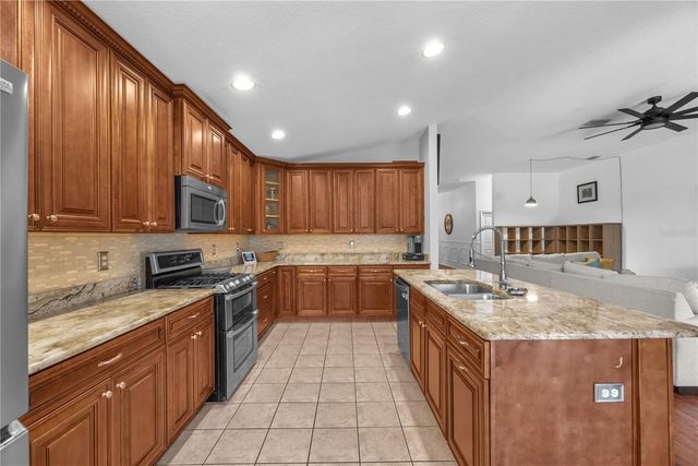 16316 BRIDGEGLADE LANE, Lithia, FL 33547