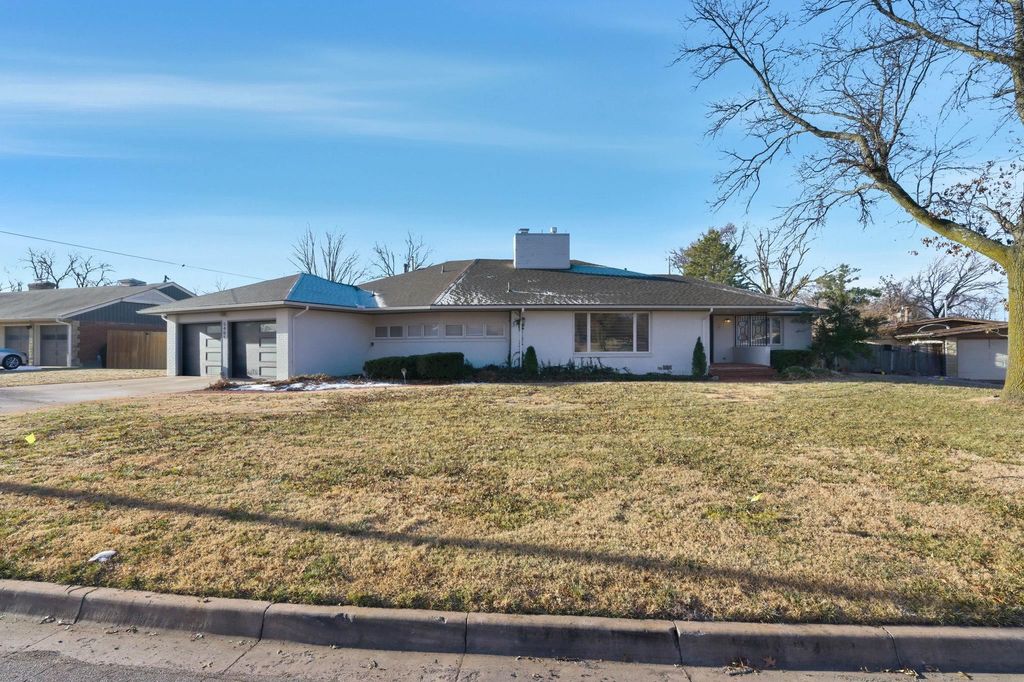 5401 E Polo Dr, Wichita, KS 67208