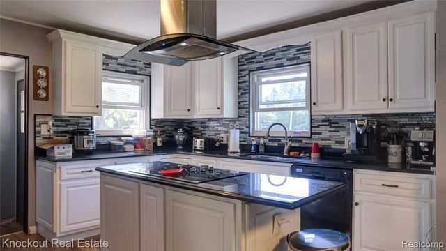 2640 Shattuck Road, Saginaw, MI 48603