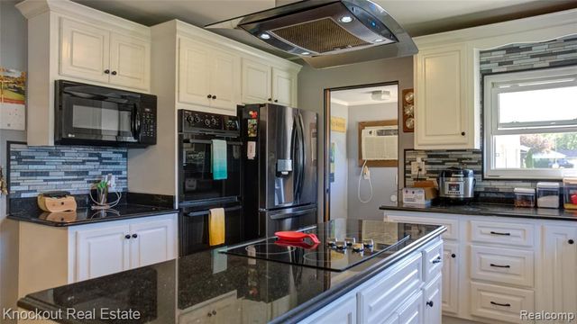 2640 Shattuck Road, Saginaw, MI 48603