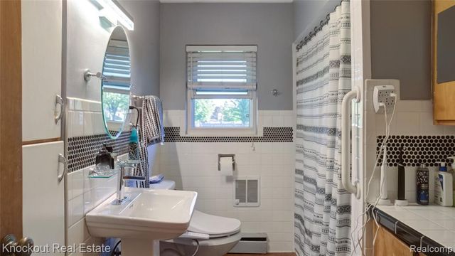 2640 Shattuck Road, Saginaw, MI 48603