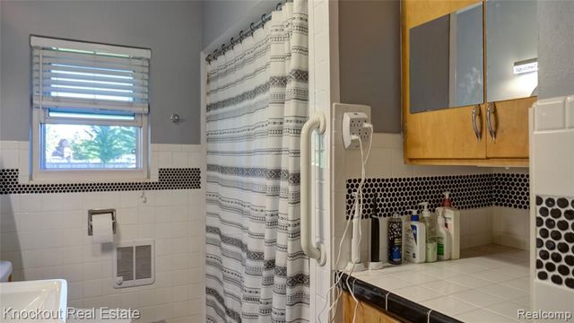 2640 Shattuck Road, Saginaw, MI 48603