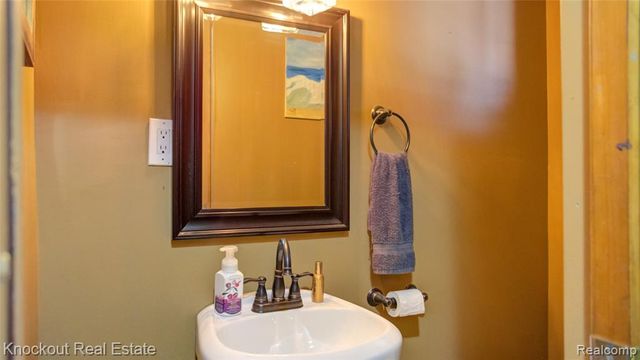 2640 Shattuck Road, Saginaw, MI 48603