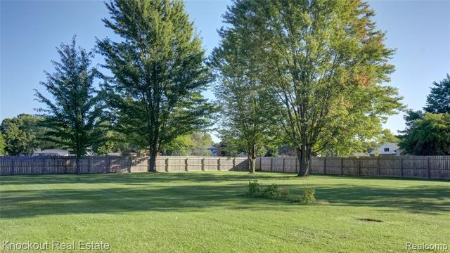 2640 Shattuck Road, Saginaw, MI 48603