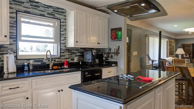 2640 Shattuck Road, Saginaw, MI 48603