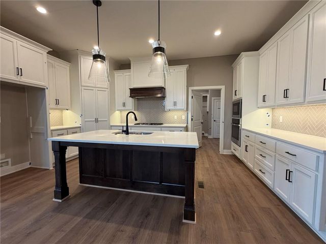 4628 SW Robinson Drive, Lee's Summit, MO 64083