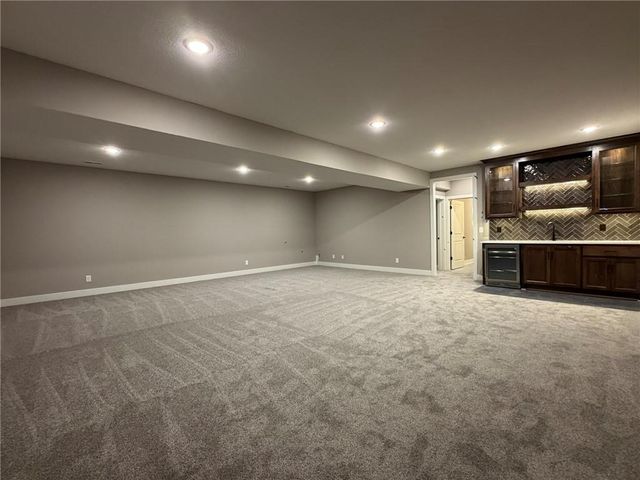 4628 SW Robinson Drive, Lee's Summit, MO 64083