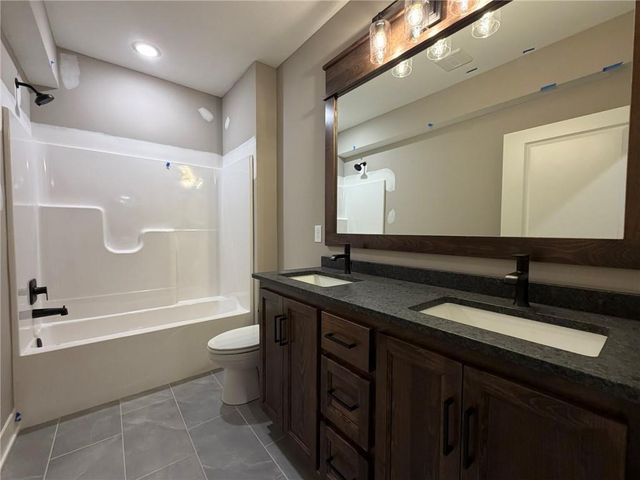 4628 SW Robinson Drive, Lee's Summit, MO 64083