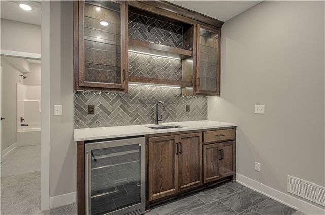 4628 SW Robinson Drive, Lee's Summit, MO 64083