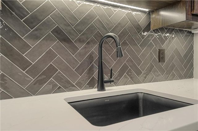 4628 SW Robinson Drive, Lee's Summit, MO 64083