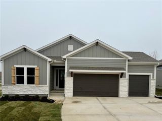 4628 SW Robinson Drive, Lee's Summit, MO 64083
