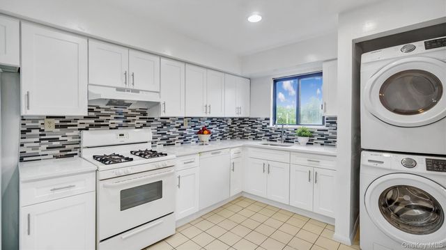 9 Harrison Avenue 2, Glen Cove, NY 11542