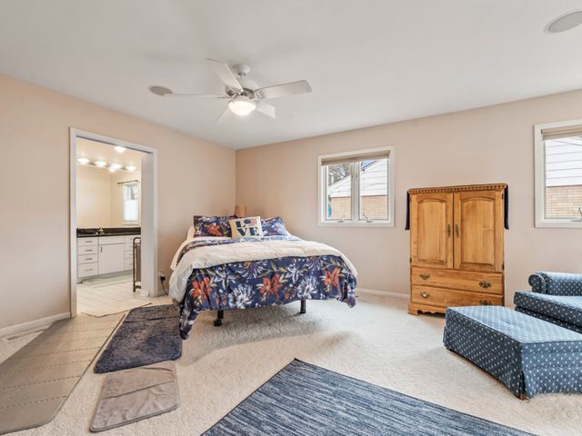 460 E Broadway Avenue, Crystal Lake, IL 60014