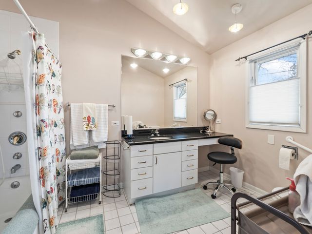 460 E Broadway Avenue, Crystal Lake, IL 60014