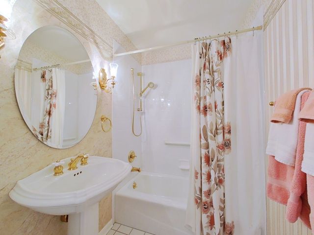 460 E Broadway Avenue, Crystal Lake, IL 60014