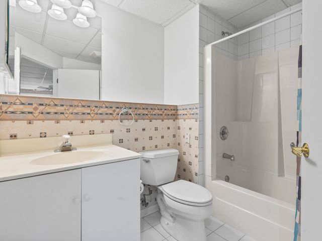 460 E Broadway Avenue, Crystal Lake, IL 60014