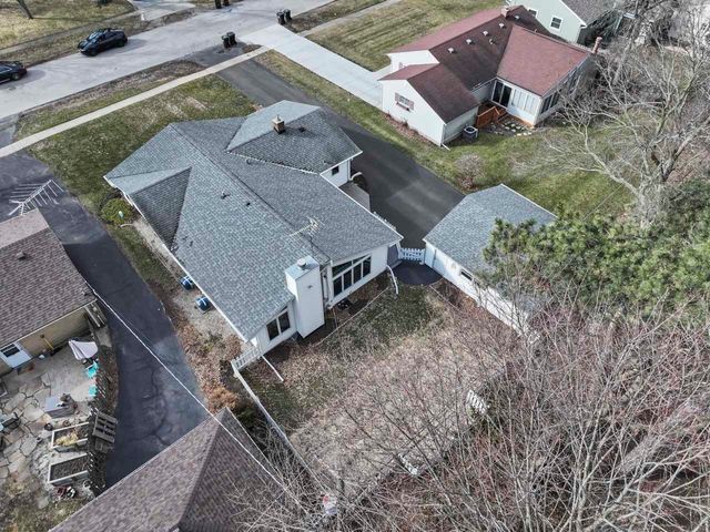 460 E Broadway Avenue, Crystal Lake, IL 60014